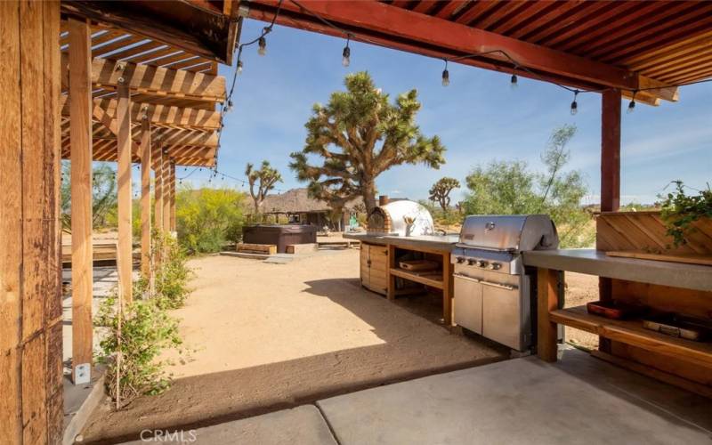 Outdoor Kitchen