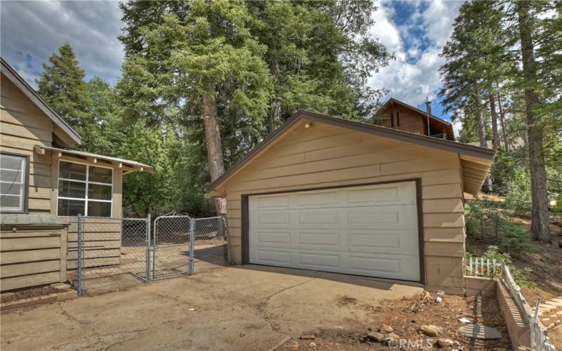 Garage w bonus room