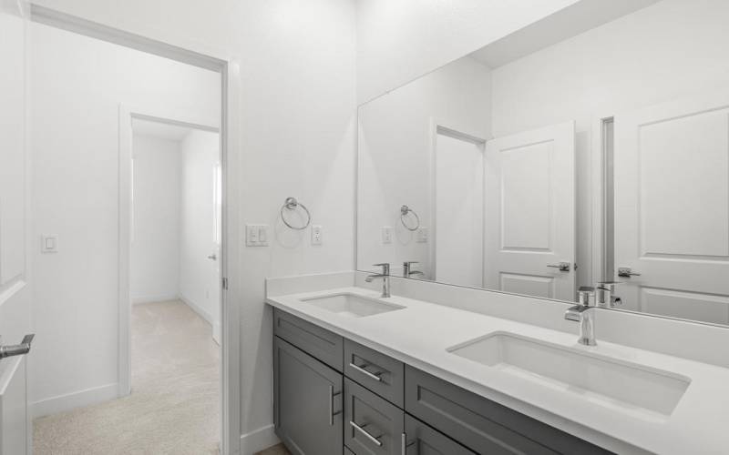 Guest Bathroom - Upstairs