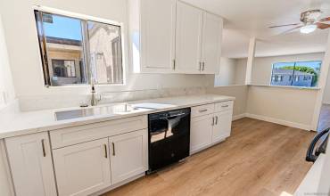 634 8th St 17, Imperial Beach, California 91932, 2 Bedrooms Bedrooms, ,1 BathroomBathrooms,Residential,Buy,634 8th St 17,240027570SD