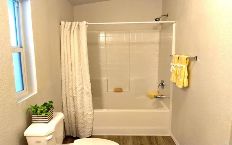 Large guest bath with tub/shower combo!