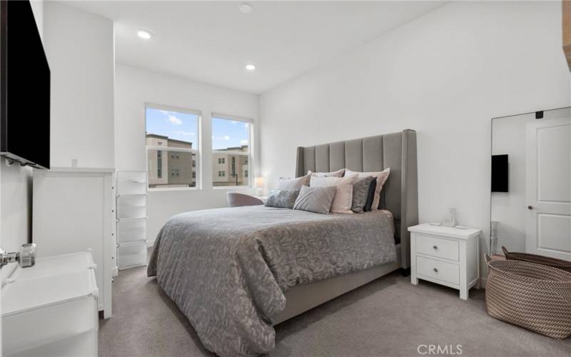 Bedroom with Recessed lighting