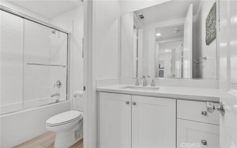 Bathroom with Tub and Sliding doors