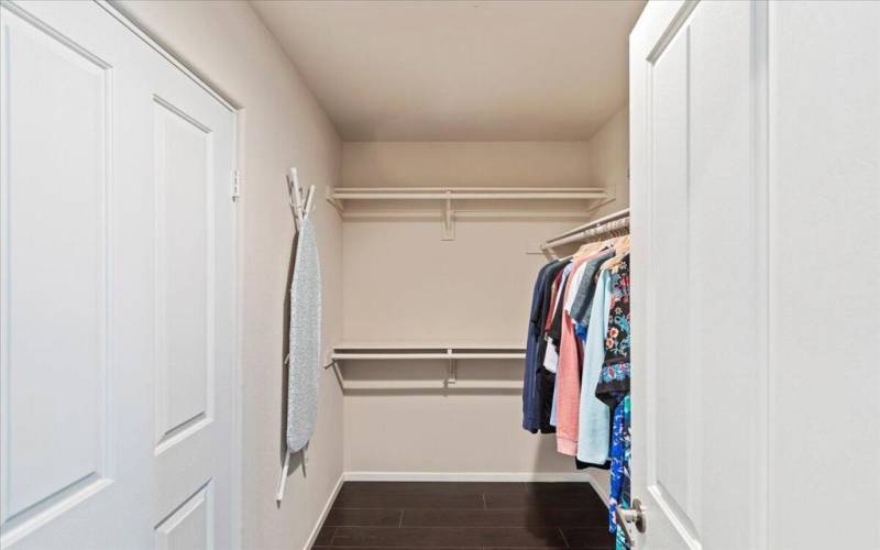 33-Walk In Closet