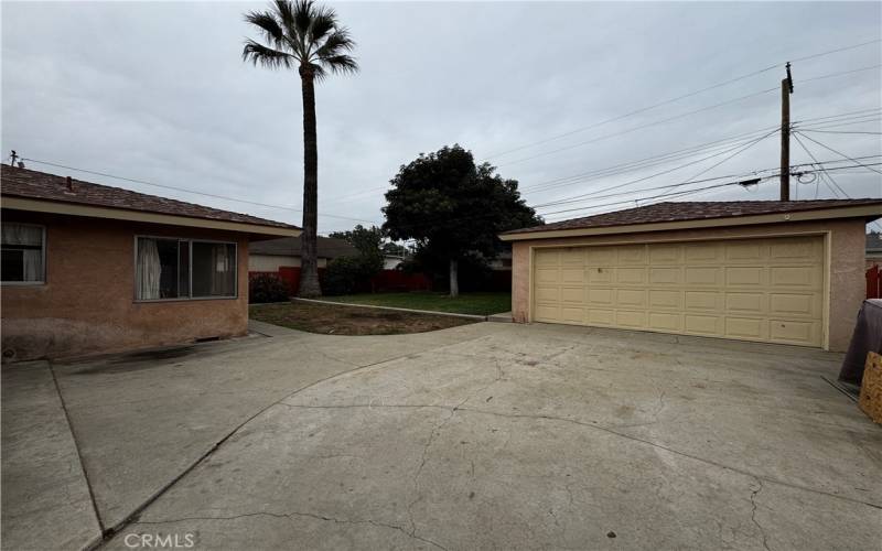 Detached Garage & Driveway View