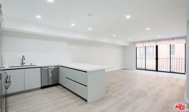 1846 N Cherokee Avenue 204, Los Angeles, California 90028, 2 Bedrooms Bedrooms, ,2 BathroomsBathrooms,Residential Lease,Rent,1846 N Cherokee Avenue 204,24467625