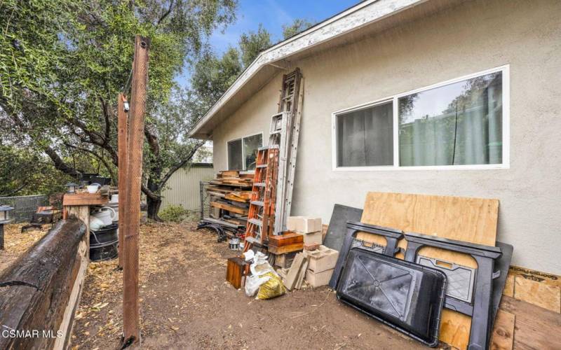 Large side yard