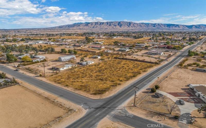 Flat corner lot with Mountain views!