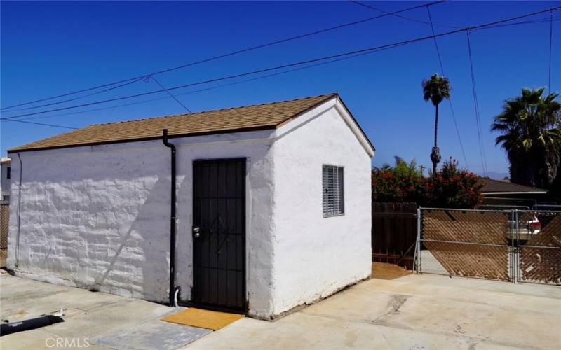 Detached Garage on back lot