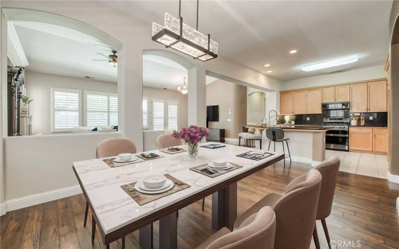 Dinning room (Virtually Staged)