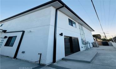 11333 1/2 Delano, North Hollywood, California 91606, 3 Bedrooms Bedrooms, ,3 BathroomsBathrooms,Residential Lease,Rent,11333 1/2 Delano,SR24241817