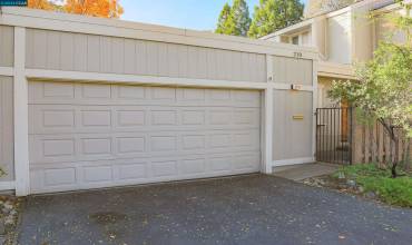 210 Valley Oak Plz, Martinez, California 94553, 3 Bedrooms Bedrooms, ,2 BathroomsBathrooms,Residential,Buy,210 Valley Oak Plz,41079764