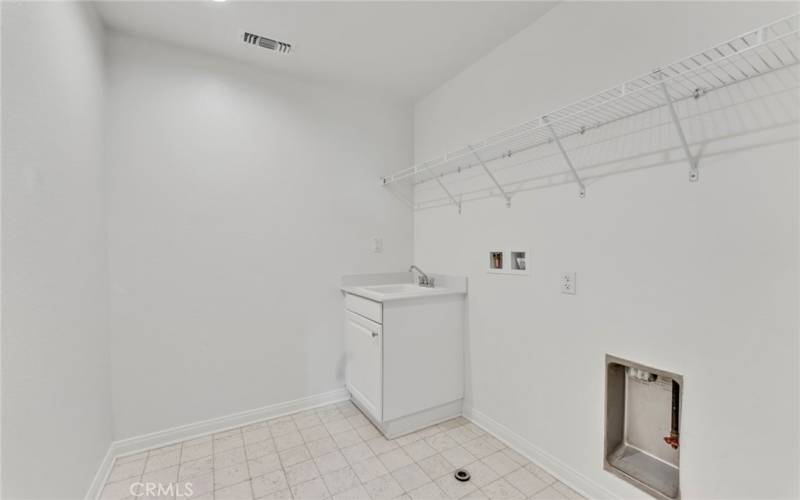 LAUNDRY ROOM -UPSTAIRS