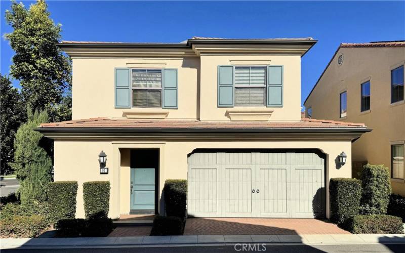 Front View - Driveway & side acces/rear yard