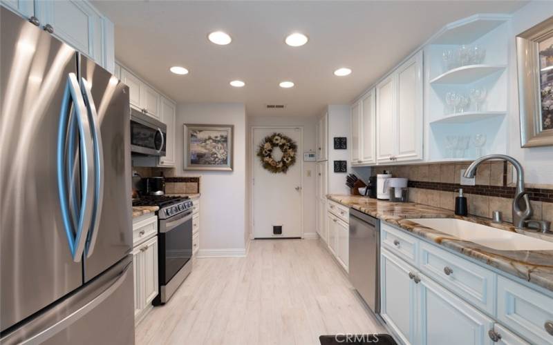 Upgraded kitchen with stainless steel appliances