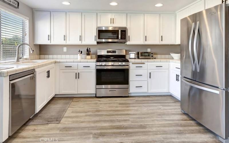 Bright, open Kitchen!