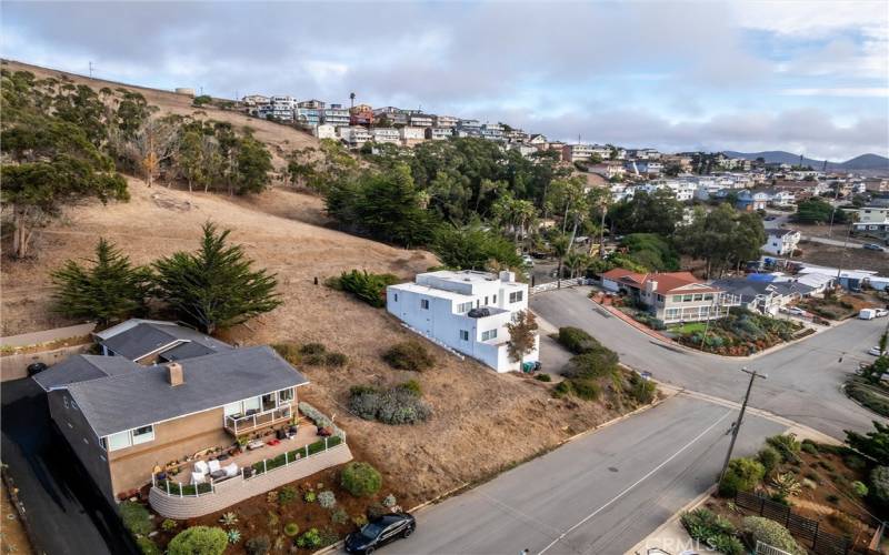 Lot is between these two homes.