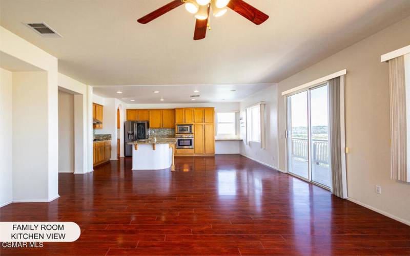 FAMILY ROOM KITCHEN