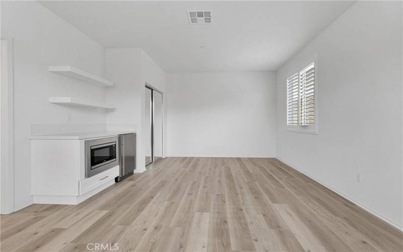 Guest Room w/ Kitchenette and Full Bathroom