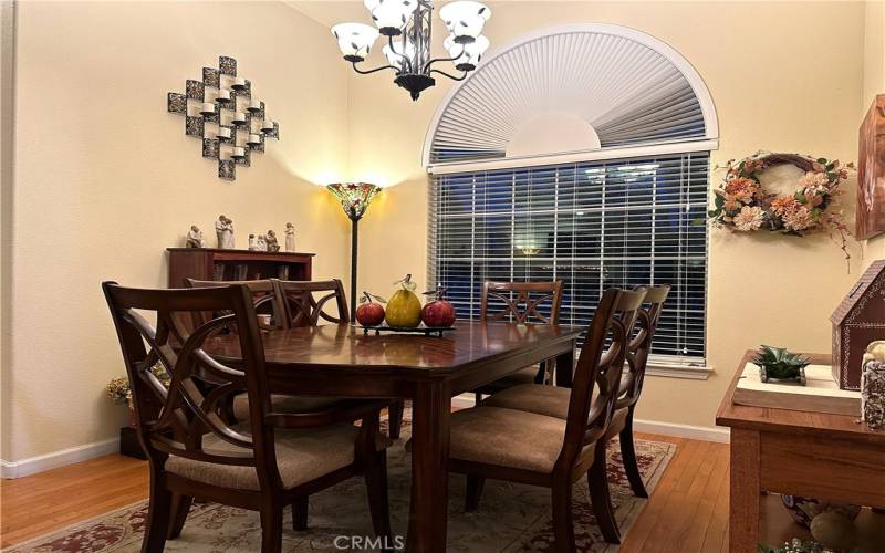 lots of light in dining room.