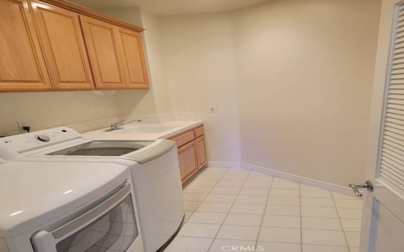 2nd floor laundry room