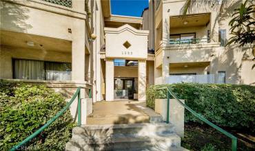 1323 E Broadway 104, Glendale, California 91205, 2 Bedrooms Bedrooms, ,2 BathroomsBathrooms,Residential Lease,Rent,1323 E Broadway 104,GD24242613