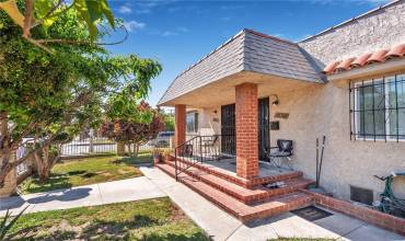 1657 W 67th Street 2, Los Angeles, California 90047, 4 Bedrooms Bedrooms, ,2 BathroomsBathrooms,Residential,Buy,1657 W 67th Street 2,SR24242642