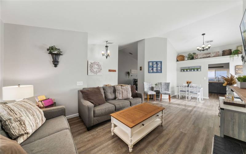  Living Room Flows Into The Dining Area