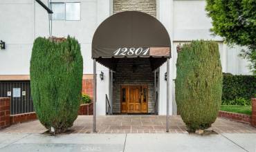 12801 Moorpark Street 213, Studio City, California 91604, 2 Bedrooms Bedrooms, ,2 BathroomsBathrooms,Residential Lease,Rent,12801 Moorpark Street 213,SR24242458