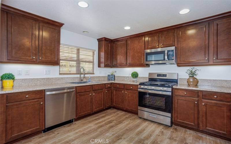 Fully equipped kitchen, including farmhouse style stainless steel sink.