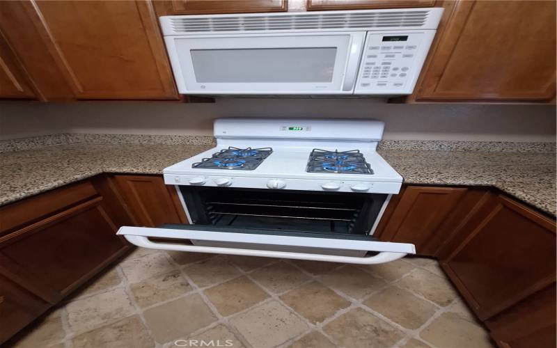 Gas Stove Top & Oven, featuring Microwave!