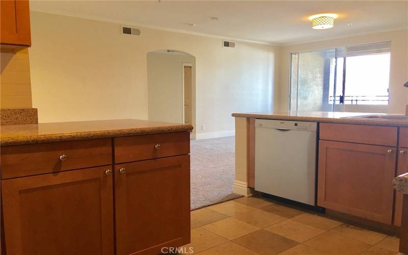 Kitchen w Granite Countertops!