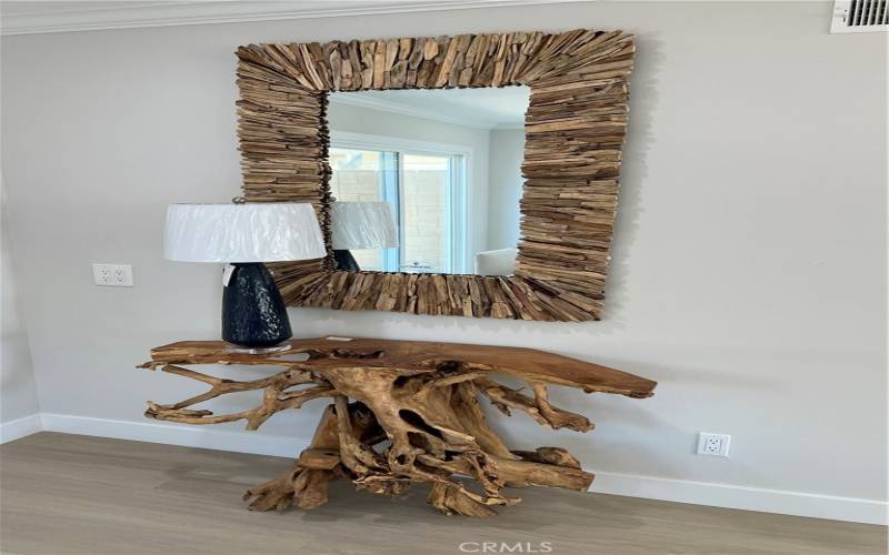 Bring the driftwood beach look to the dining area with this Live 

Root Ball table.