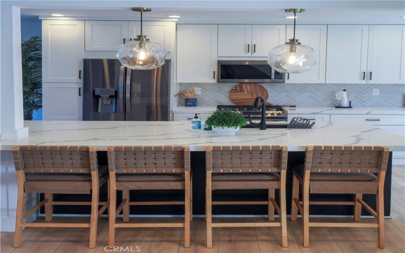 Kitchen bar area