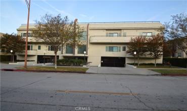 4447 W Lakeside Drive 105, Burbank, California 91505, ,Residential Lease,Rent,4447 W Lakeside Drive 105,BB24243237