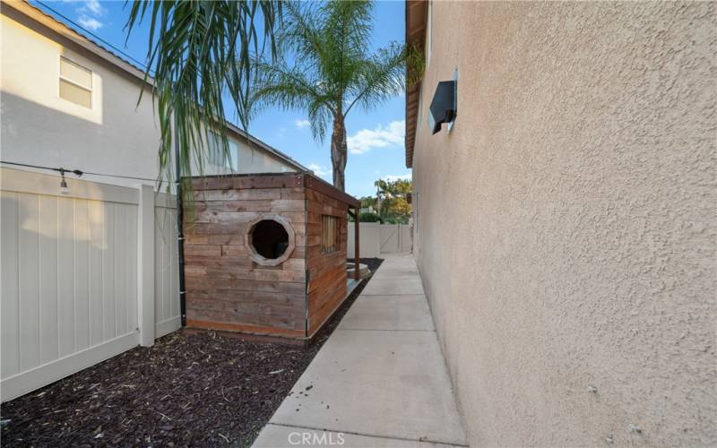 Small playhouse/side yard