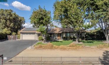 8438 Lone Tree Way, Brentwood, California 94513, 3 Bedrooms Bedrooms, ,2 BathroomsBathrooms,Residential,Buy,8438 Lone Tree Way,41078004