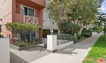 1235 Granville Avenue 204, Los Angeles, California 90025, 3 Bedrooms Bedrooms, ,3 BathroomsBathrooms,Residential Lease,Rent,1235 Granville Avenue 204,24449417