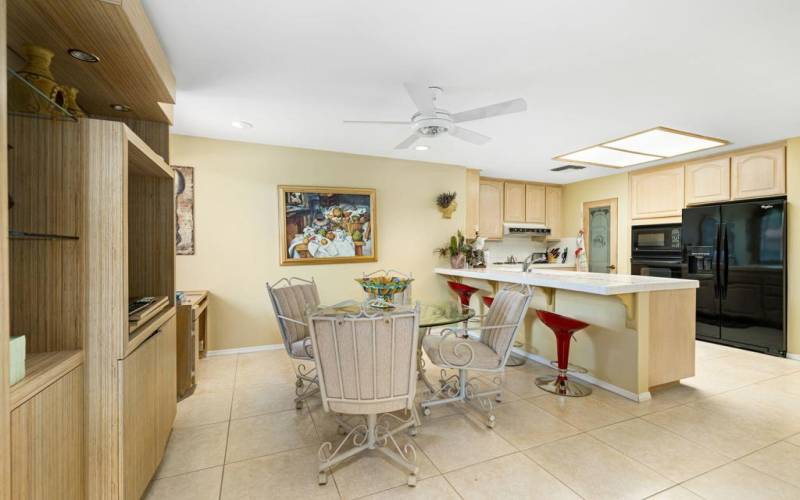 Kitchen breakfast area