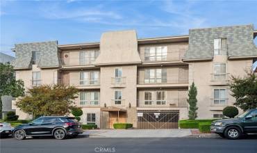 617 E Angeleno Avenue 305, Burbank, California 91501, 2 Bedrooms Bedrooms, ,2 BathroomsBathrooms,Residential,Buy,617 E Angeleno Avenue 305,SW24243977