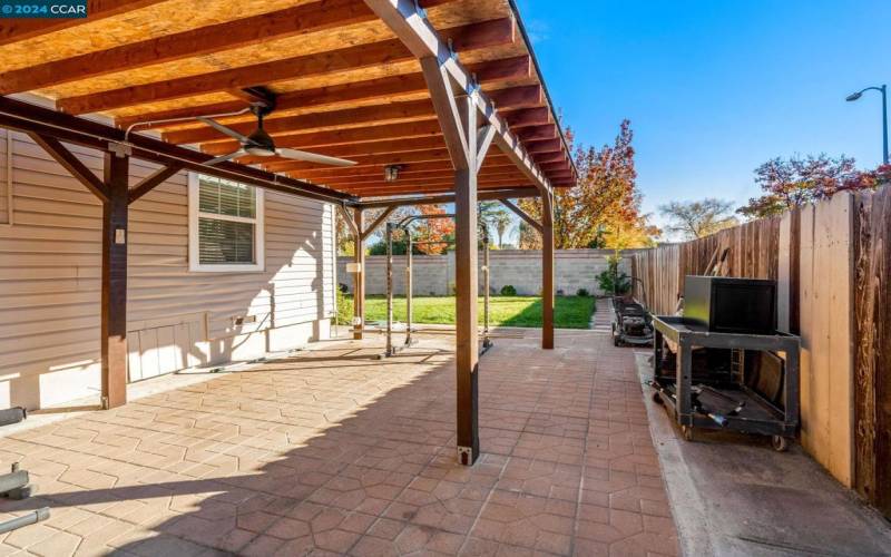 Side Yard w/ Pergola