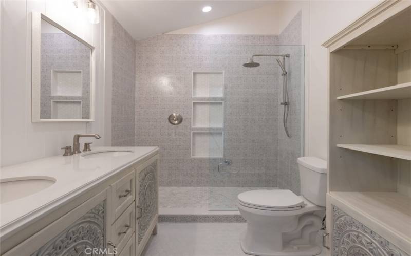 Primary Bath w/ Dual Sink Vanity