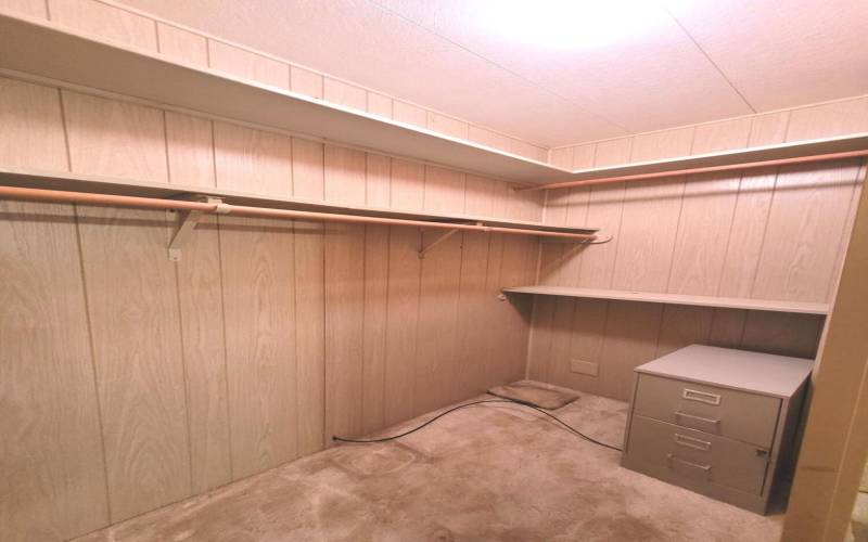 Walk-in closet