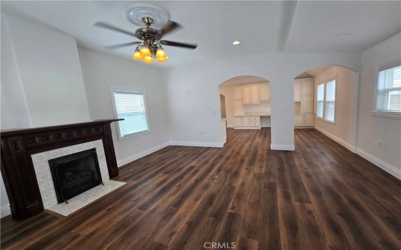 Spacious Living room with arched walkway into the kitchen.