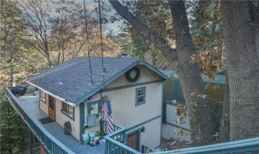 735 E Victoria Court, Lake Arrowhead, California 92352, 2 Bedrooms Bedrooms, ,1 BathroomBathrooms,Residential,Buy,735 E Victoria Court,IG24245156