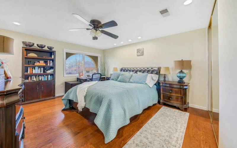 17 MASTER BED MLS