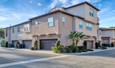 2-car garage, direct access into home