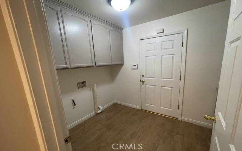 Laundry Room/Lt side