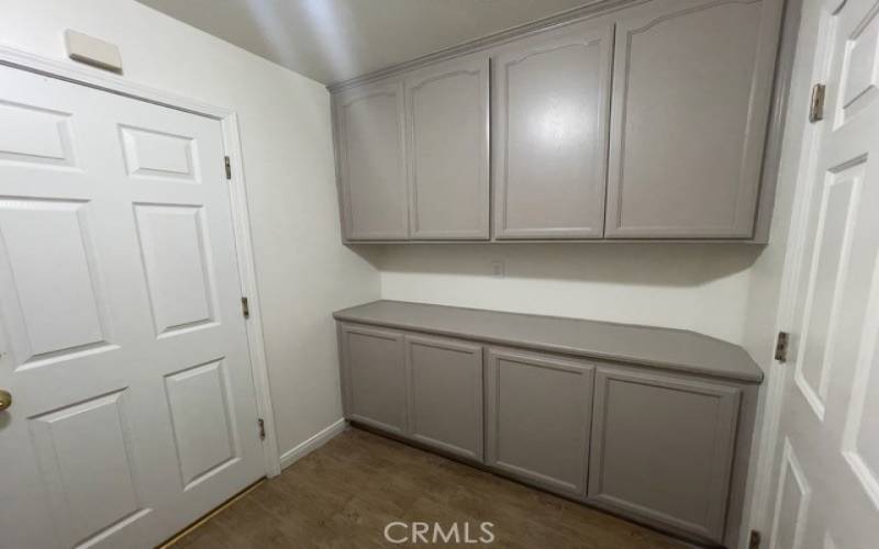 Laundry Room/Rt side