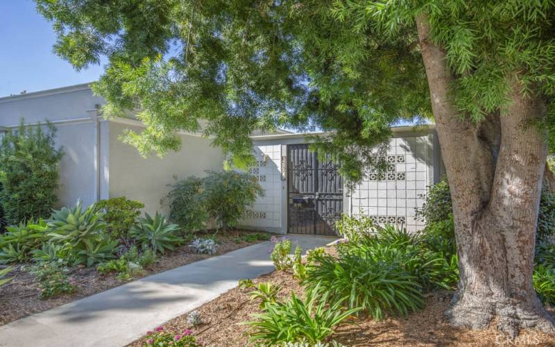 Welcome to 537-C Via Estrada - a lovely two-bedroom, two-bath single-level upgraded MADRID residence in the Laguna Woods senior community. Situated in a quiet neighborhood setting, this home is far from busy roads and noisy highways. The tasteful landscaping adds to this property's curb appeal.